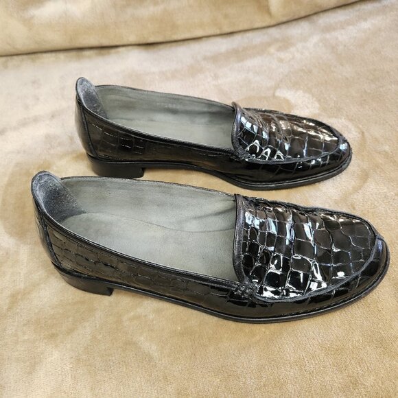 Stuart Weitzman  Black Loafer Crocodile Pattern - Picture 2 of 8